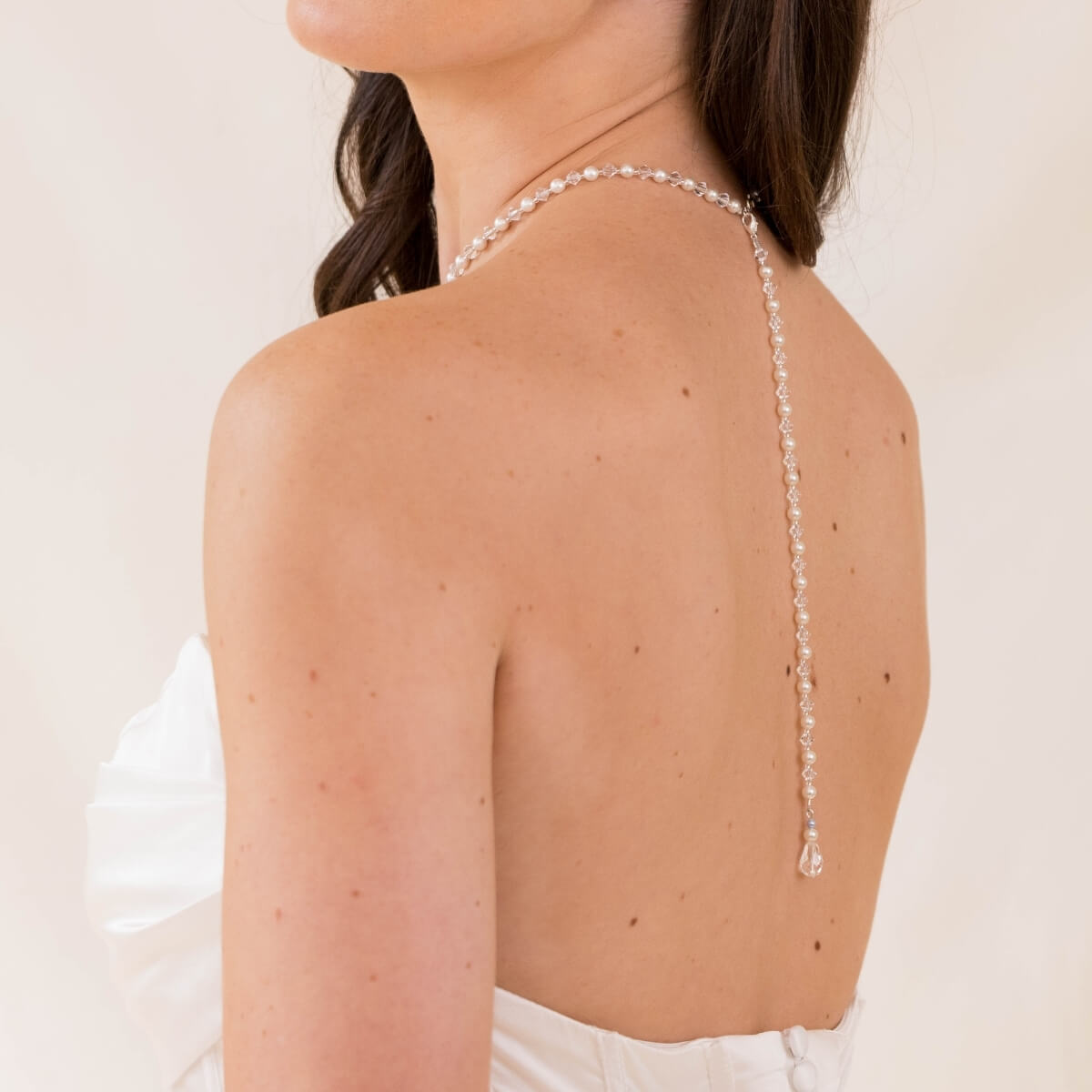 ivory luxe wedding necklace back drop 