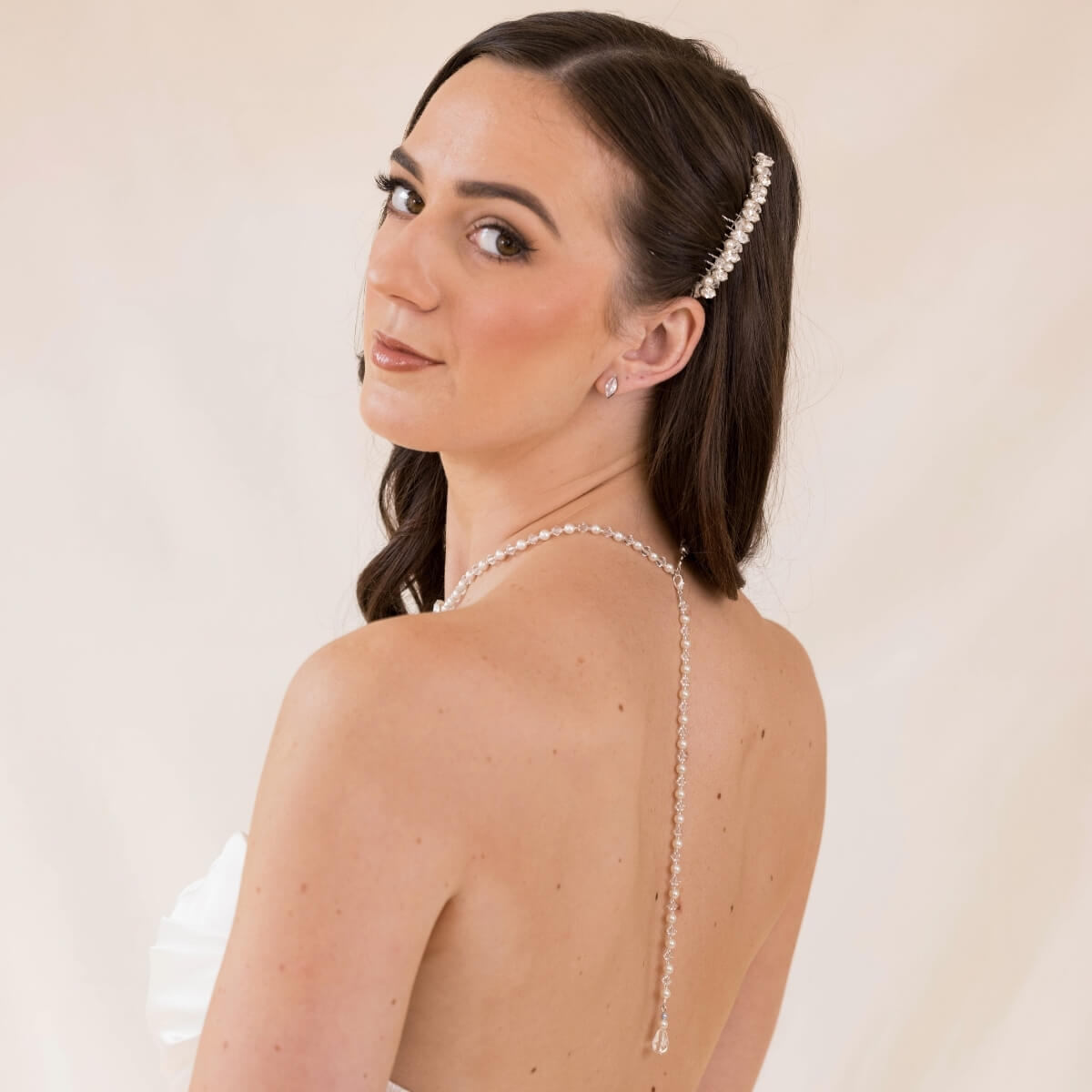 ivory luxe wedding necklace back drop 